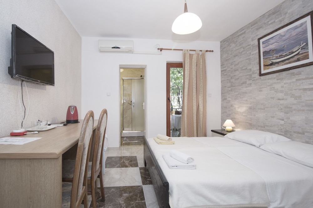 Standard Double Room, 1 Queen Bed, Balcony