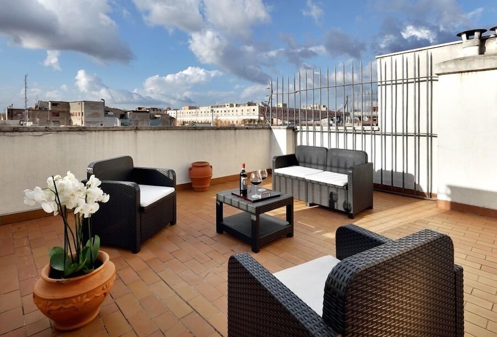 Family Suite, Terrace (3 Adults) photo 3