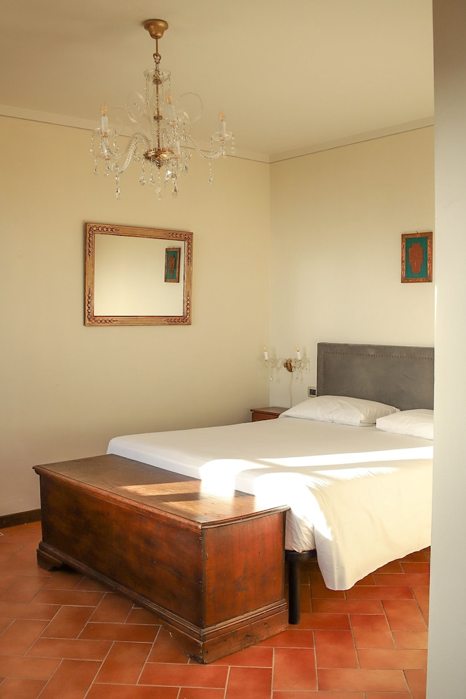 Deluxe Suite - Photo 15