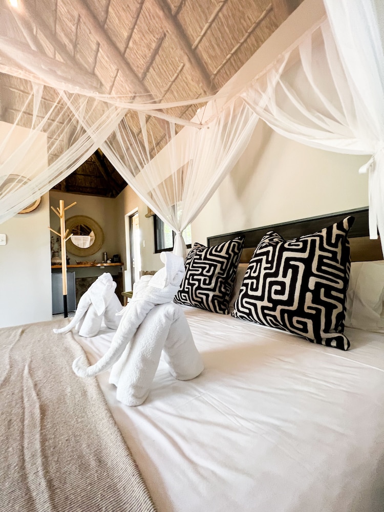 Romantic Double Room, 1 Queen Bed, Non Smoking, River View photo 1