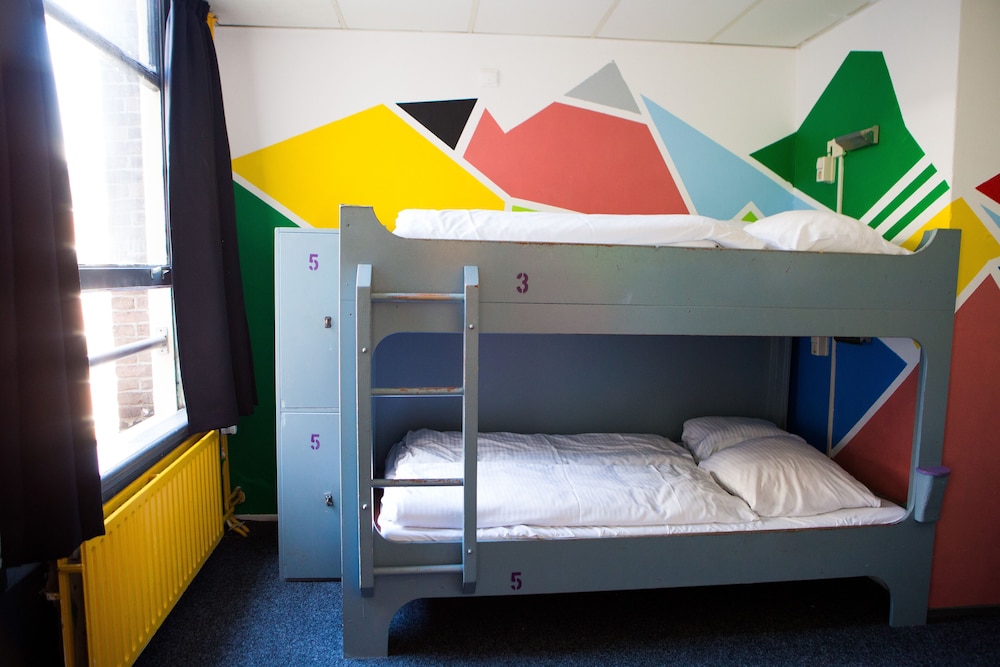 Double Bed in a 10-Bed Ensuite Dorm (1 bed, 2 guests) photo 3