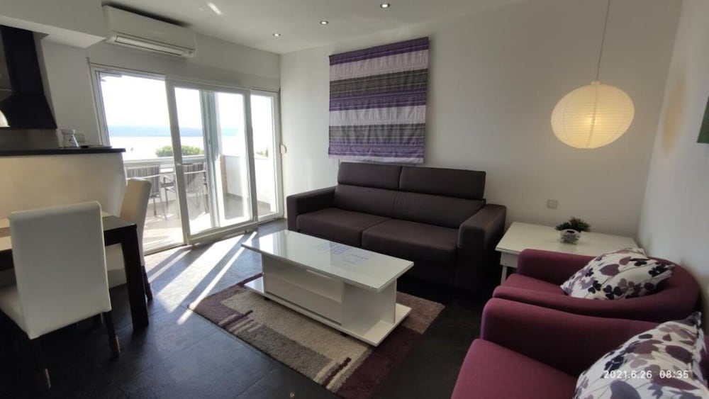 Apartment (Neven - economic apartment close to s) photo 3