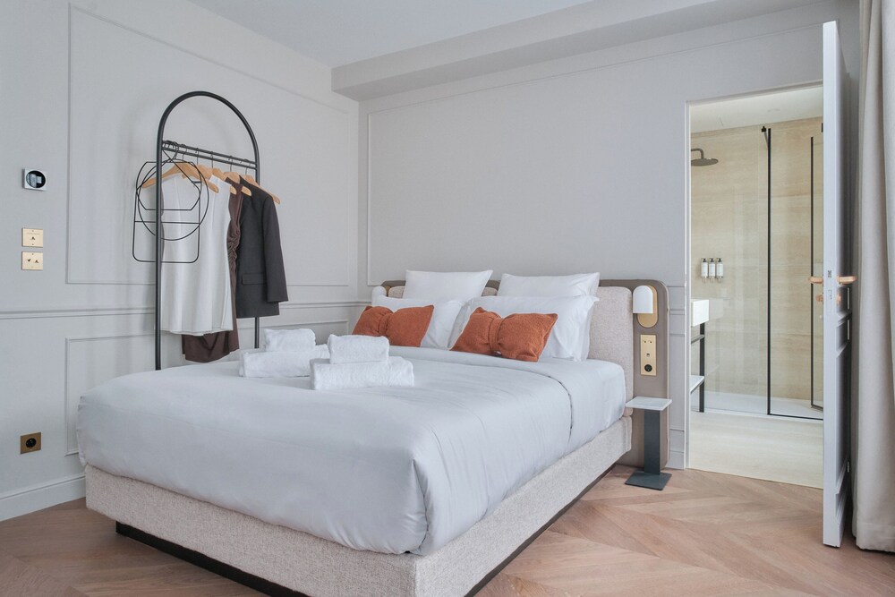 Deluxe Studio with Balcony and City View 502
