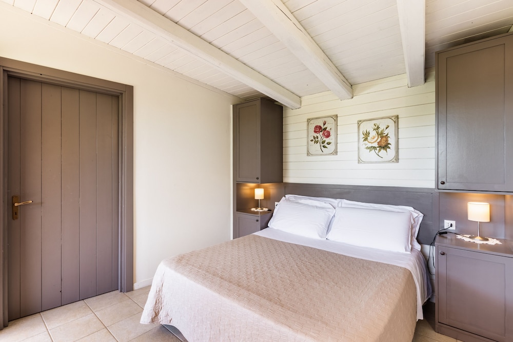 Standard Room, 2 Bedrooms photo 2