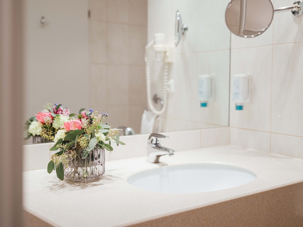 Deluxe Double Room, 1 Double Bed, Lake View, Executive Level photo 3