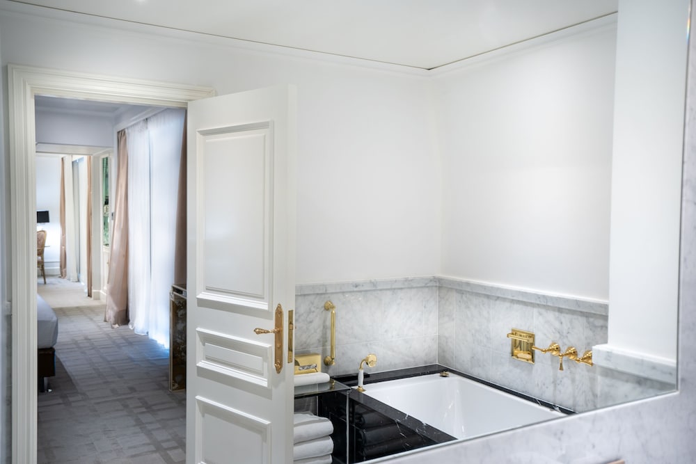 Deluxe Suite (Le Mirador) thumbnail 6