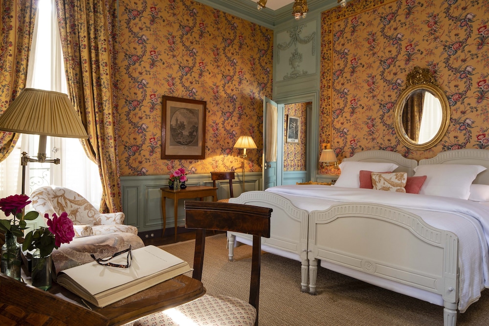 Large Deluxe Room - Photo 1