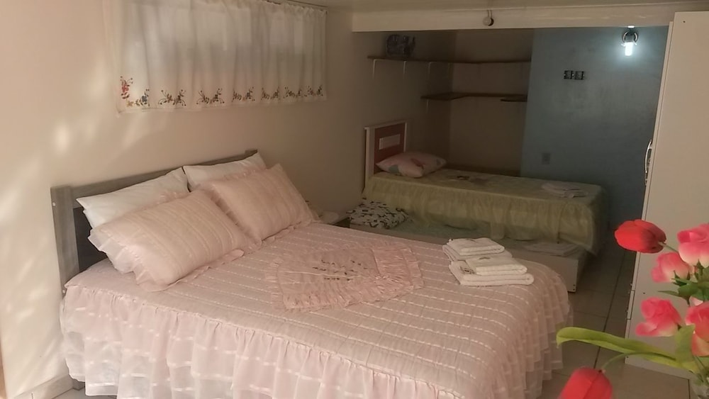 Basic Double Room Single Use, 1 Queen Bed photo 2