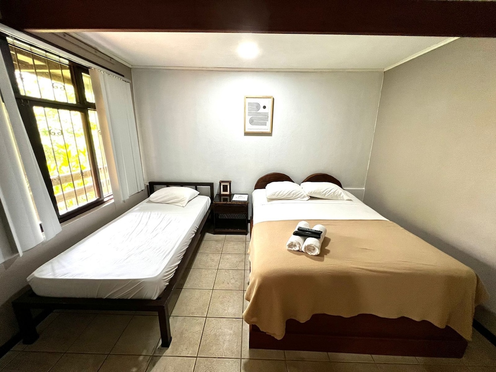 Comfort Cabin, Multiple Beds photo 3
