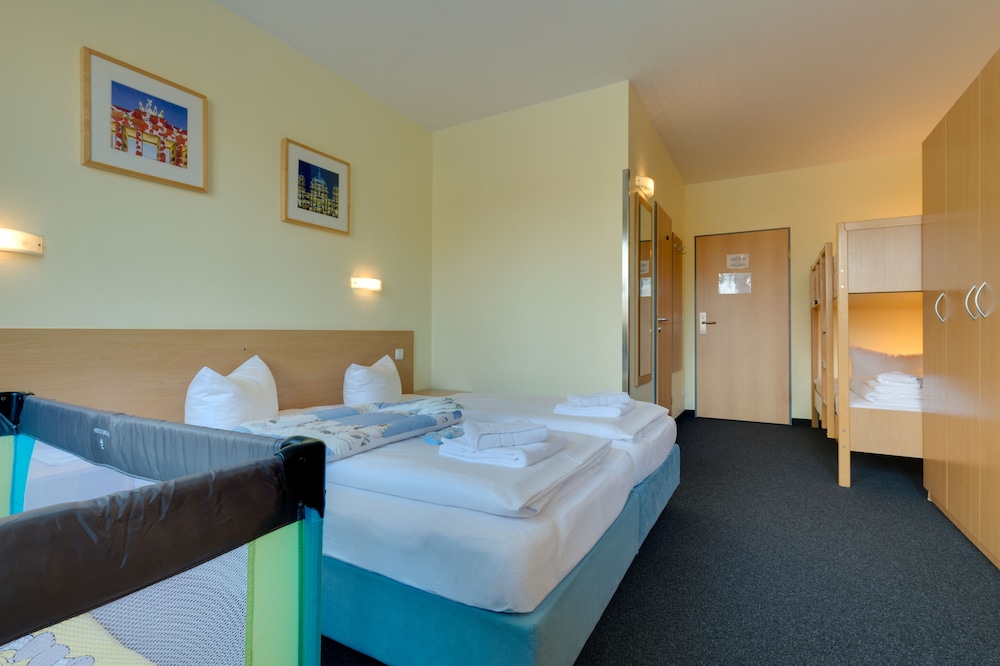 Quadruple Room - Photo 8