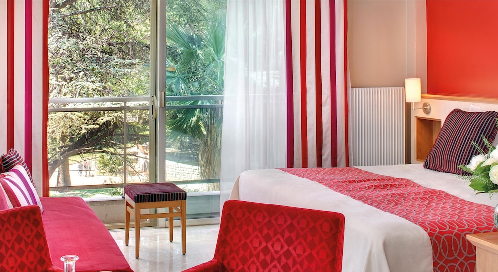 Comfort Room, City View