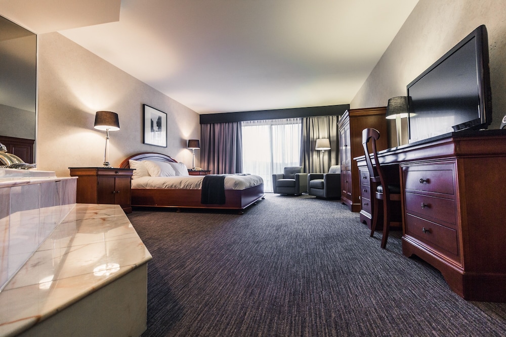 Deluxe Room, 1 King Bed photo 3