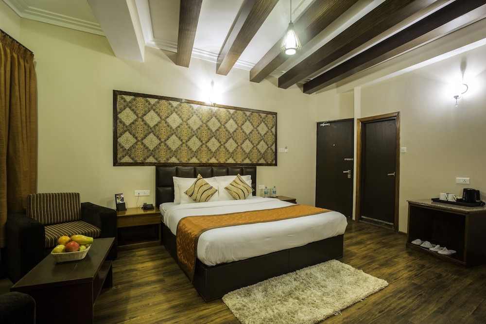 Exclusive Double Room, 1 King Bed, Smoking, Hill View photo 2