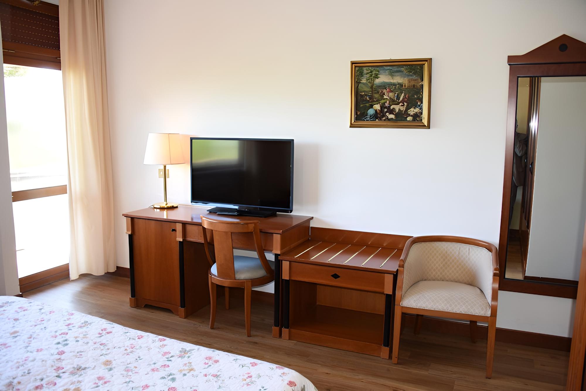 Double or Twin Room photo 3