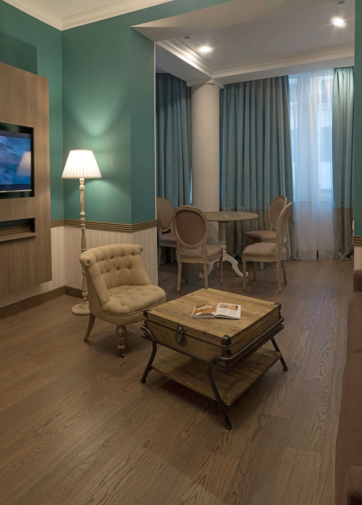 Basic Suite photo 3
