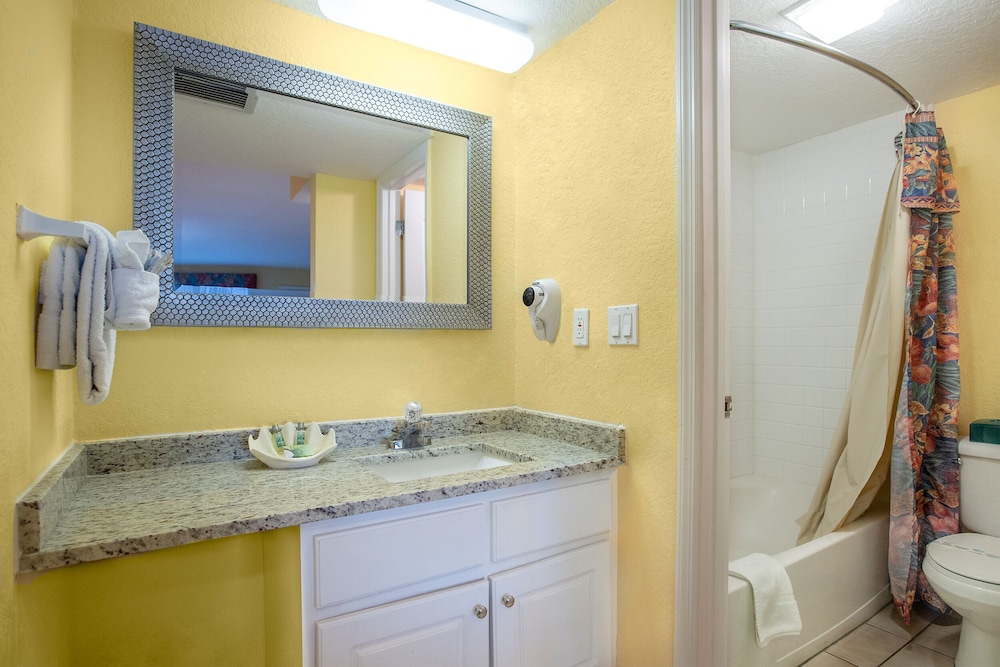 Studio Suite, 1 King Bed, Ocean View - Photo 5