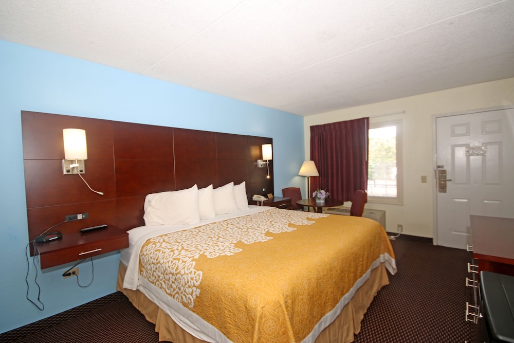 Standard Room, 1 King Bed, Accessible, Non Smoking