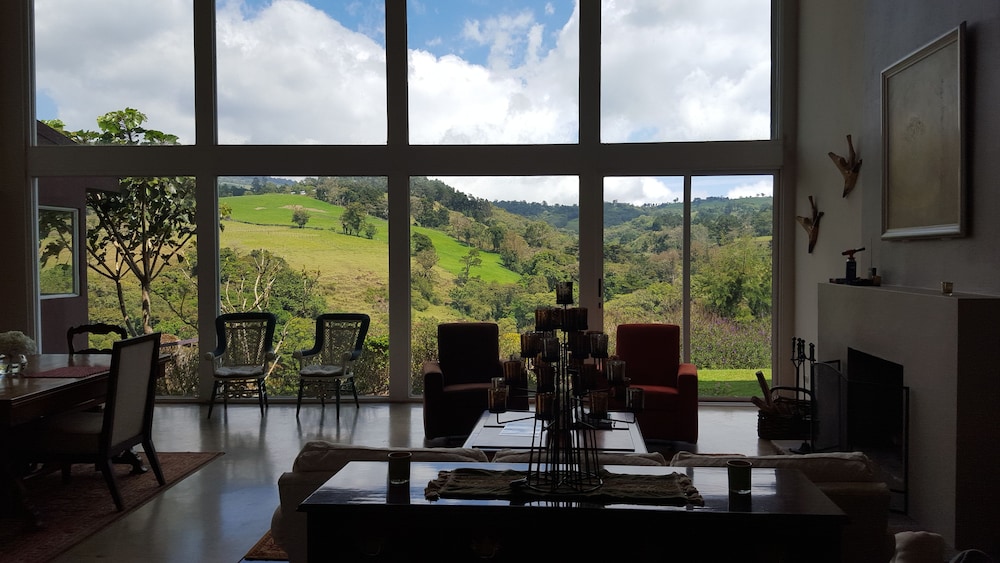 Panoramic House, 2 Bedrooms, Mountain View, Mountainside photo 2