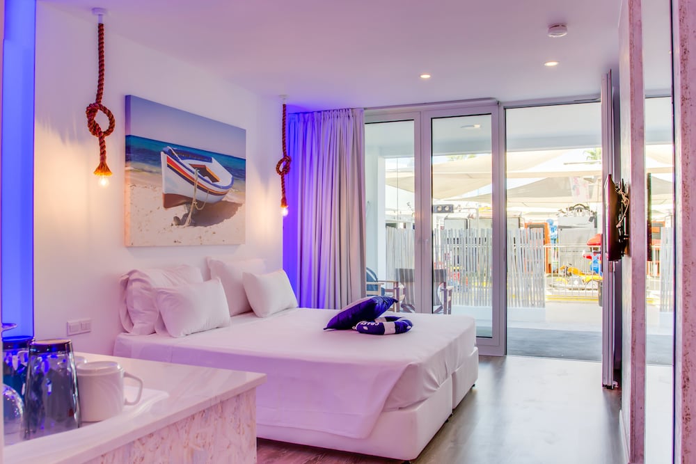 Double Room, Pool View photo 1