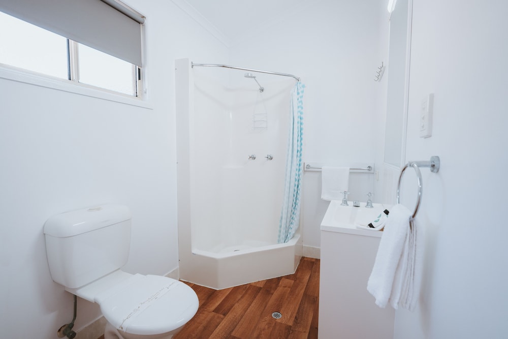 2 Bedroom Cabin - Sleeps 6 photo 3