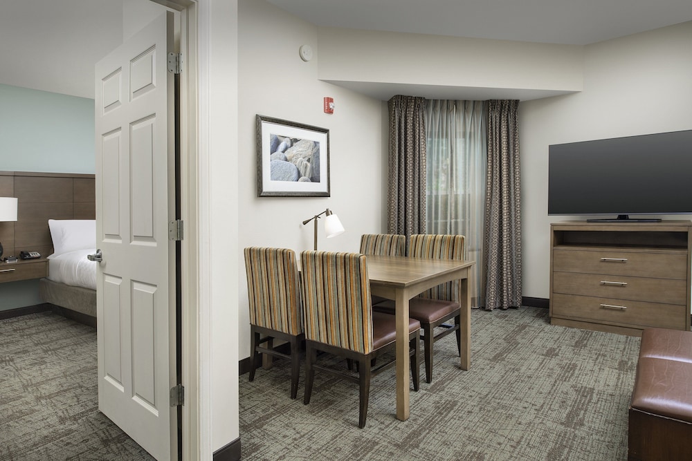 Suite, 2 Bedrooms, Kitchen - Photo 3