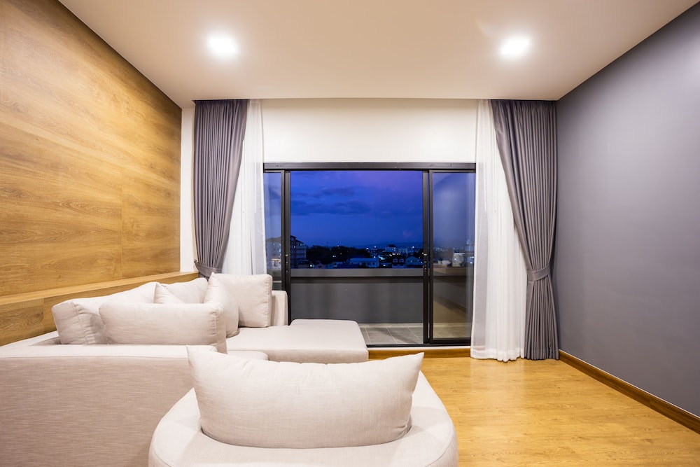 Executive King Room with Private Balcony - Photo 4