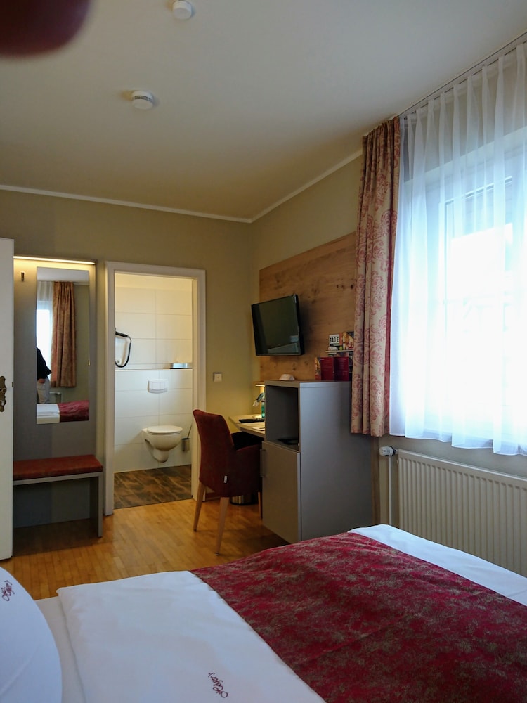 Comfort Single Room, Private Bathroom photo 2