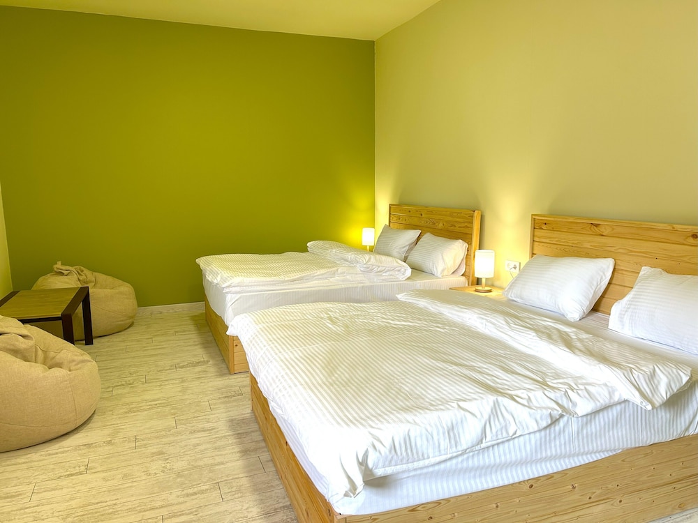 Family Quadruple Room, 2 Queen Beds, Balcony, River View photo 1