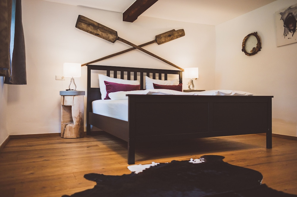 Luxury Apartment, 1 King Bed with Sofa bed, Non Smoking, Mountain View