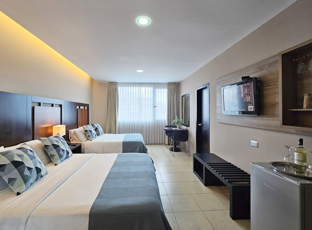 Double Twin Room, City View photo 2