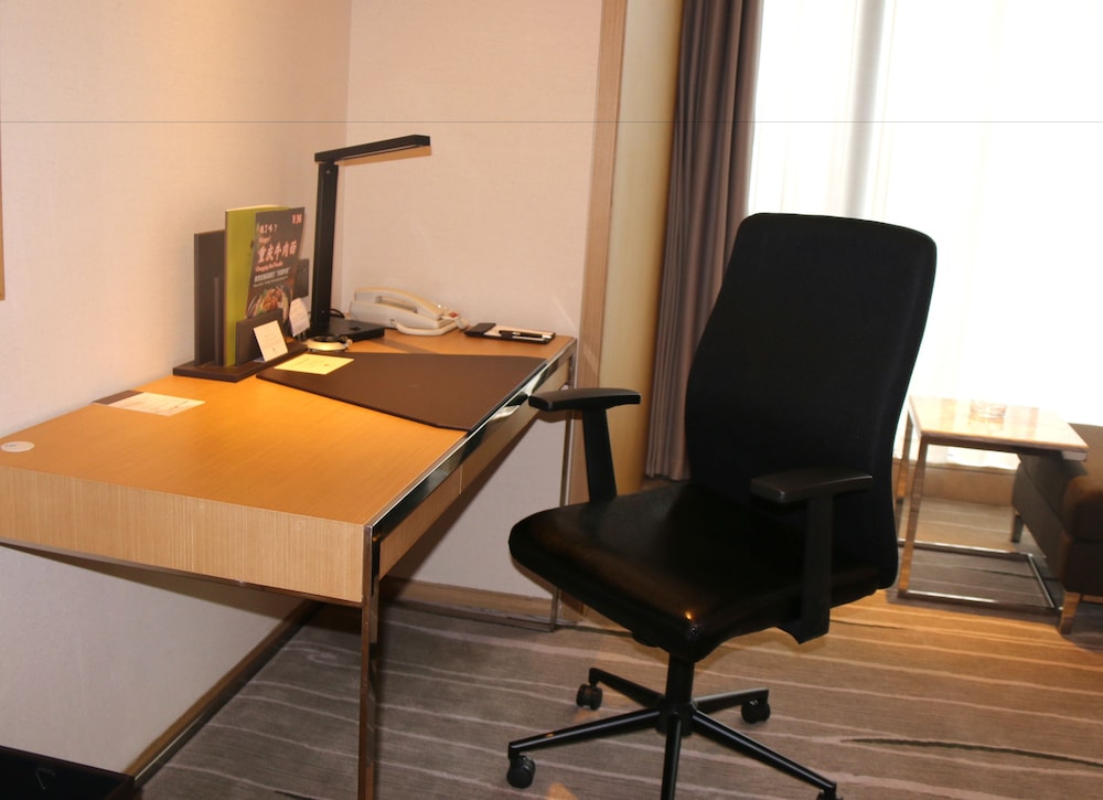 King, Executive Suite photo 3