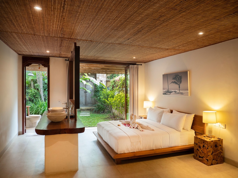 Luxury Villa, 4 Bedrooms, Private Pool, Beachfront photo 3