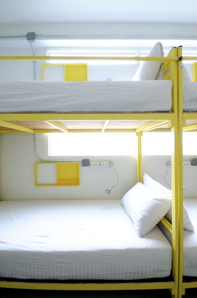 8-bed mixed dorm photo 2