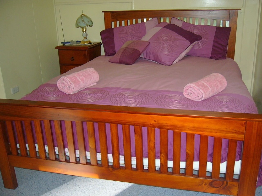Binstead Cabin (1 Queen and 7 Bunk Beds) photo 1