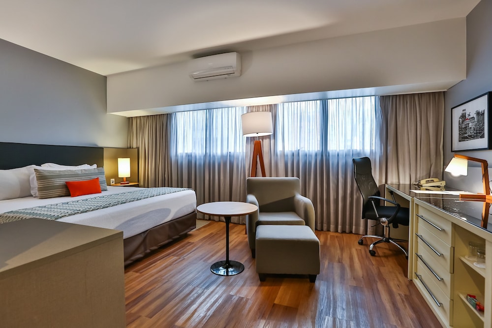 Premium Room, 1 King Bed - Photo 4