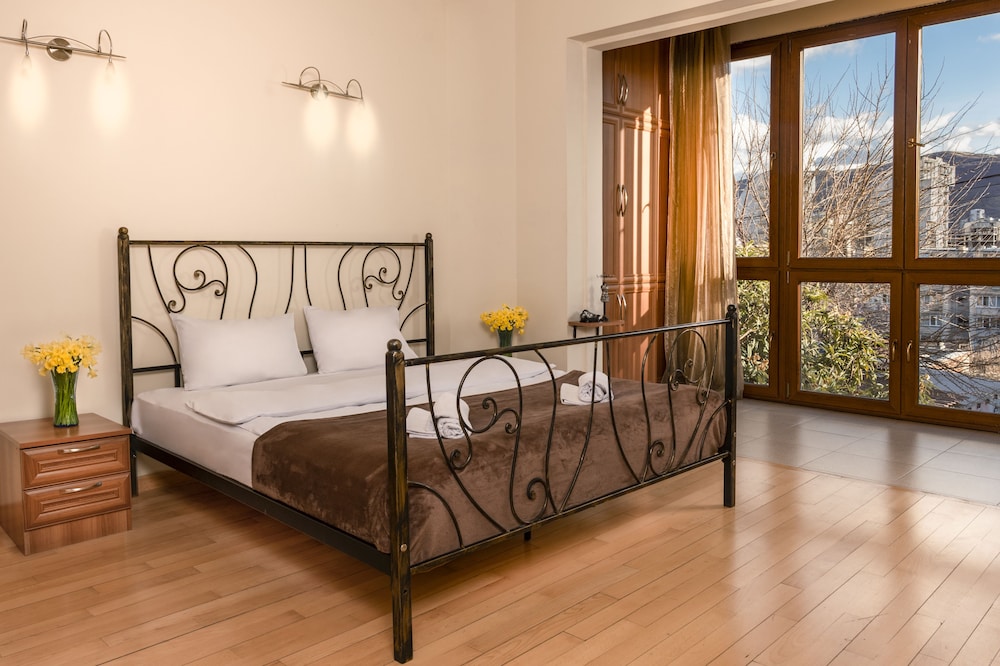 King Room, Balcony