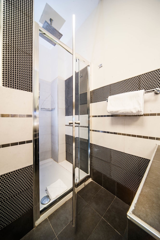 Deluxe Quadruple Room, City View photo 2