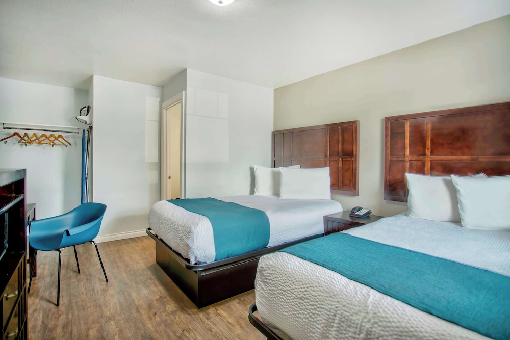 Standard Room, 2 Double Beds, Non Smoking, Refrigerator & Microwave photo 1