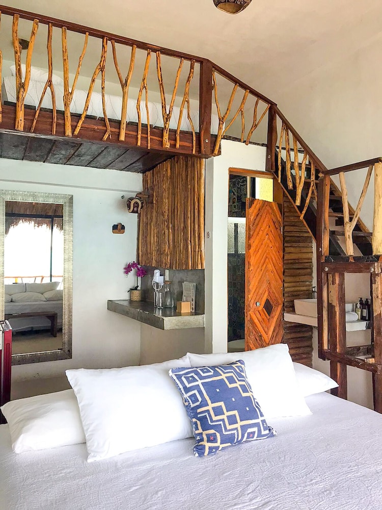 Design Quadruple Room, Lagoon View photo 3