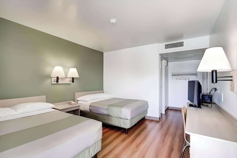 Standard Room, 2 Double Beds, Non Smoking photo 1