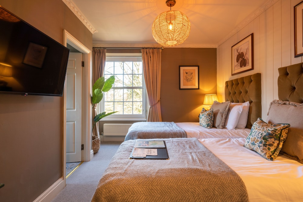 Signature Twin Room, Ensuite photo 2