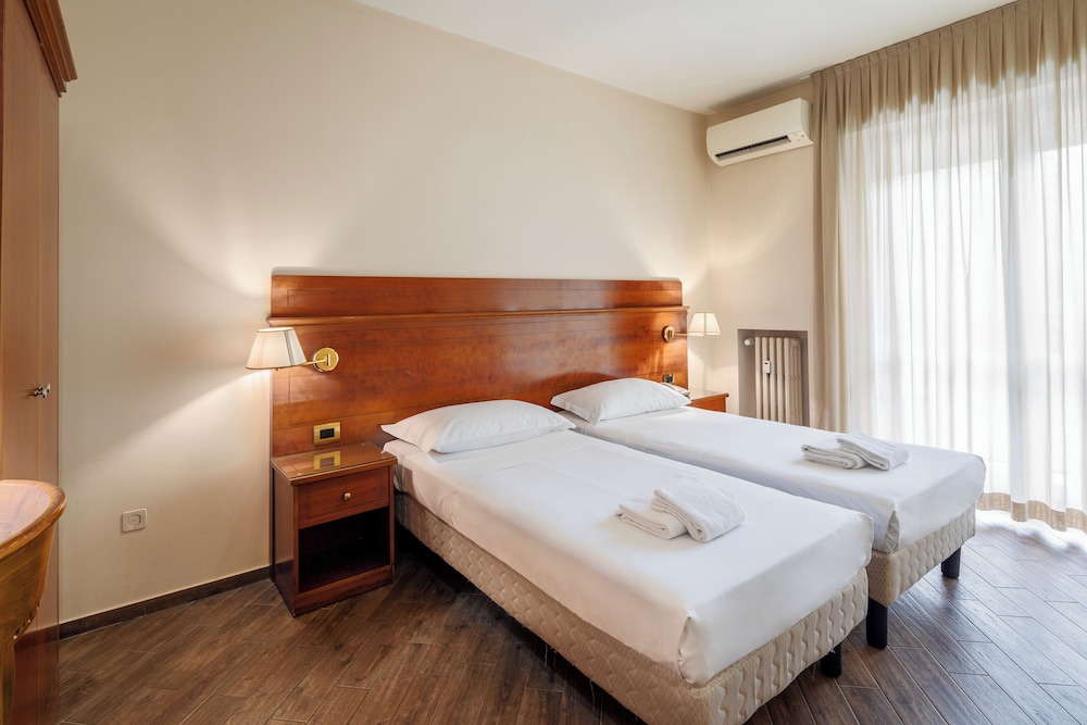 Standard Double or Twin Room photo 1