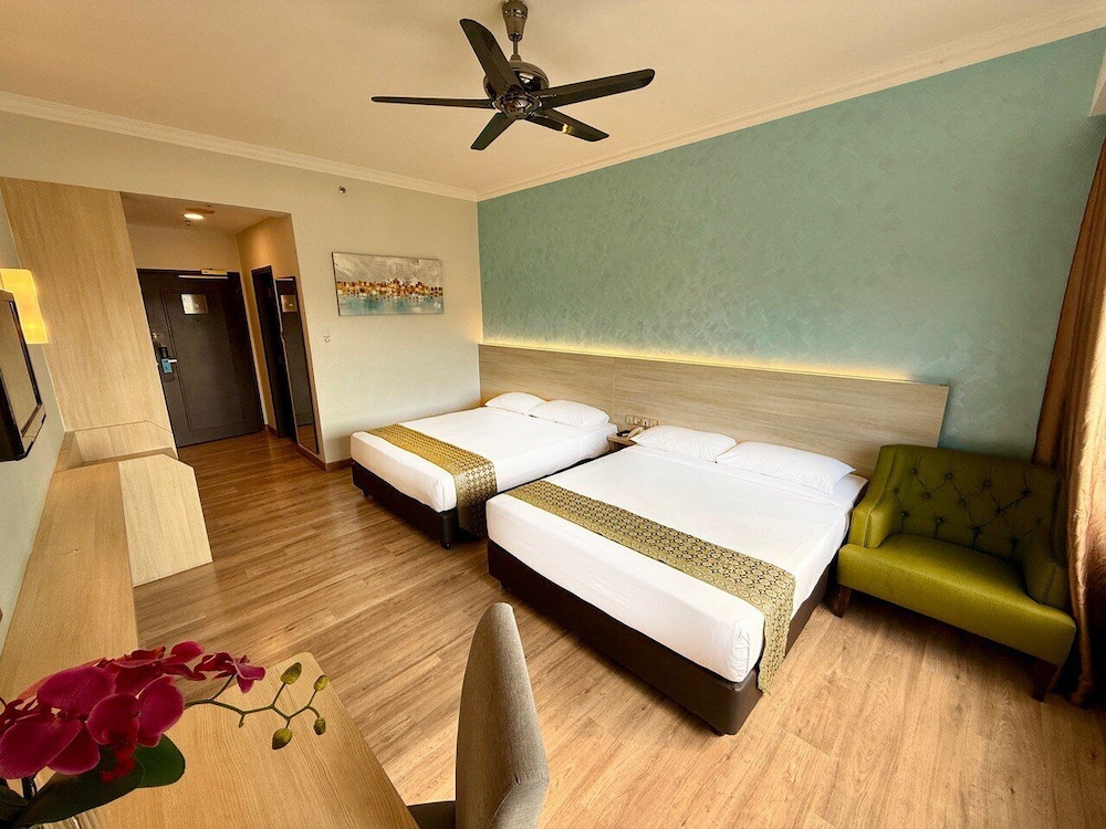 Superior Premium Queen Bed - Photo 2