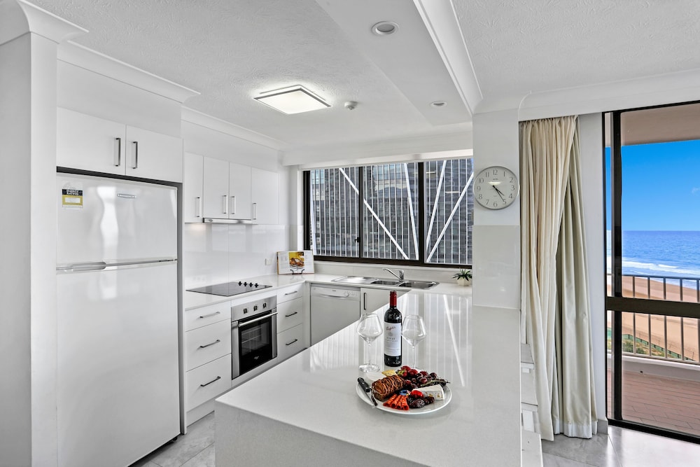 Apartment, 2 Bedrooms, Beachfront - Photo 16