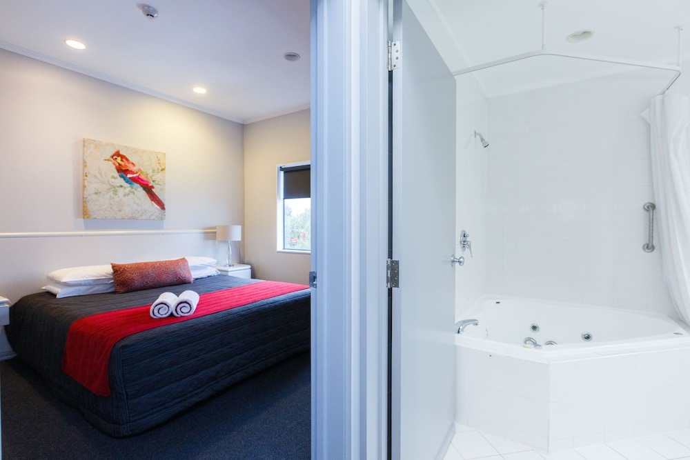2 Bedrooms Family Suite with Corner Spa (Upstairs) photo 3