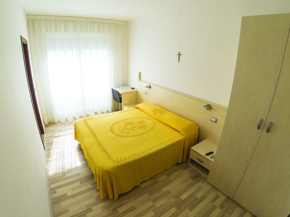 Double or Twin Room photo 2