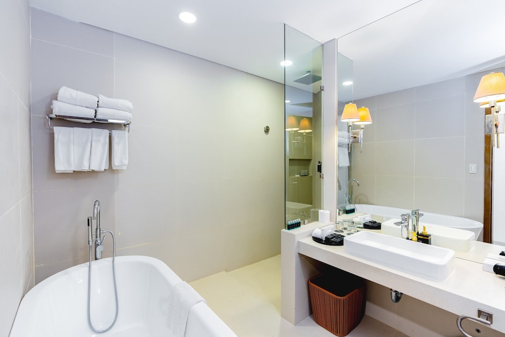 Premier Suite Three Bedroom - Photo 6