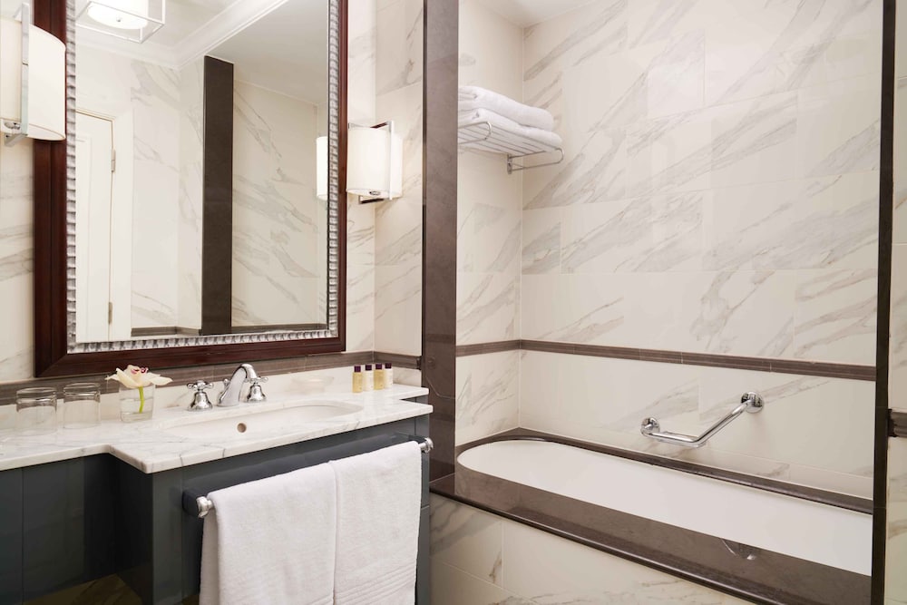 Executive Suite (with Spa and Executive Club Access) thumbnail 5