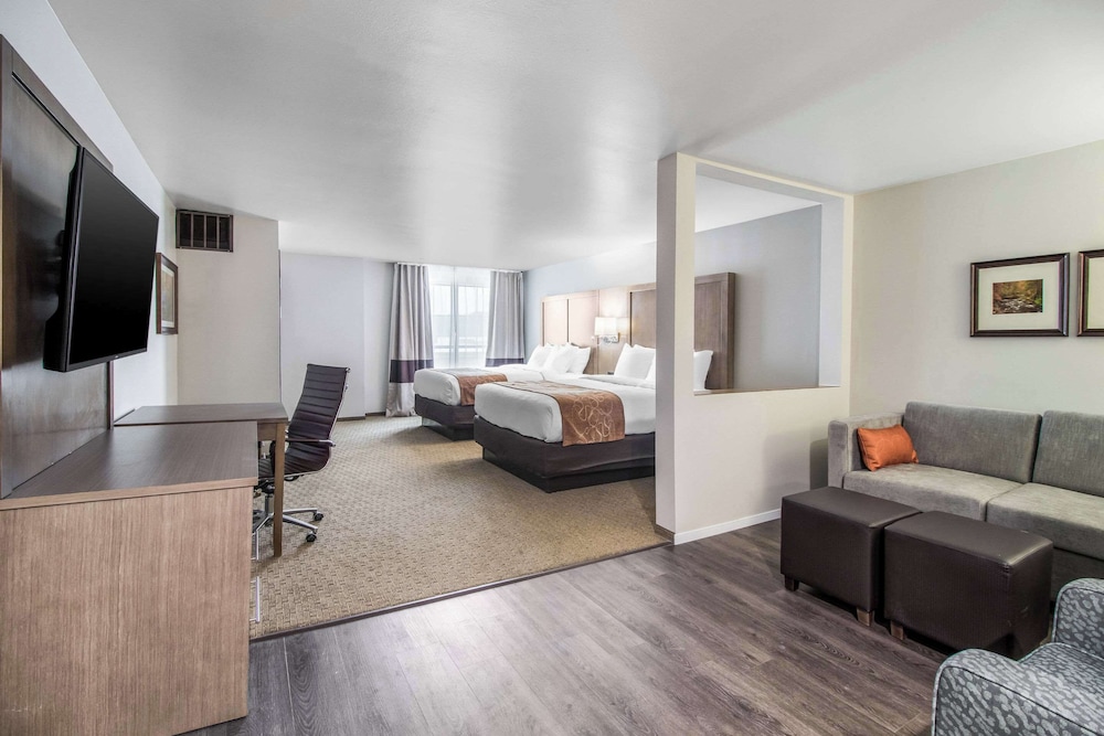 Suite, Multiple Beds, Non Smoking photo 1
