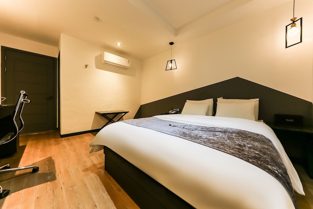 Basic Single Room photo 2